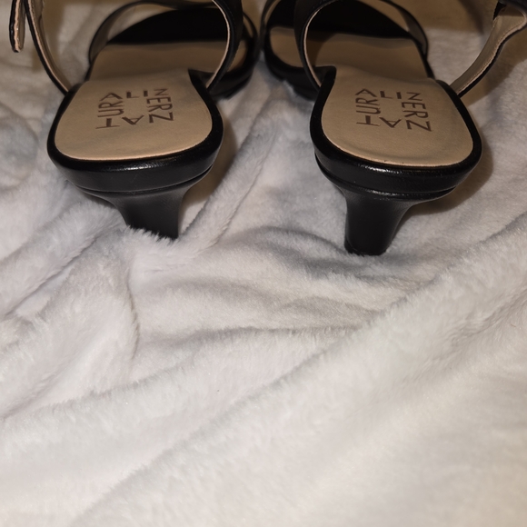 Naturalizer Black Sandals with Scallop Strap - Picture 4 of 7